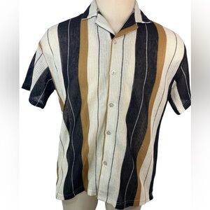Forever 21 (NWT) Short Sleeve Button Up Shirt Men’s Medium